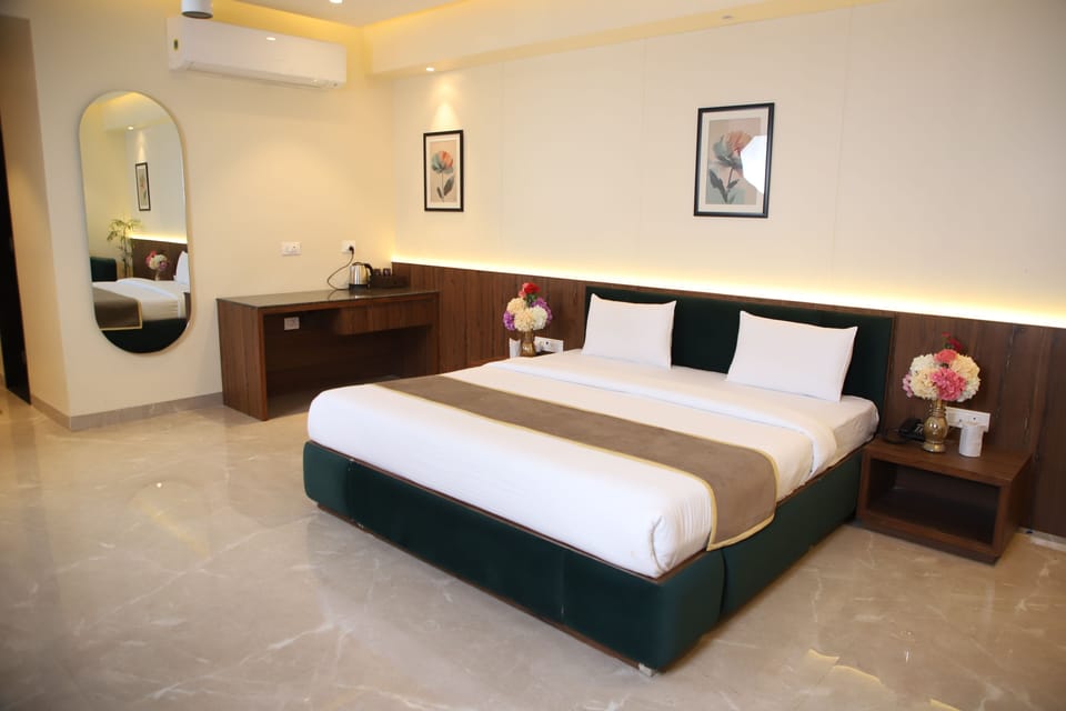 Classic Suite | 1 bedroom, desk, free WiFi, bed sheets