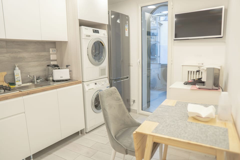 Comfort Apartment, No Windows | Private kitchen | Full-size fridge, microwave, oven, stovetop