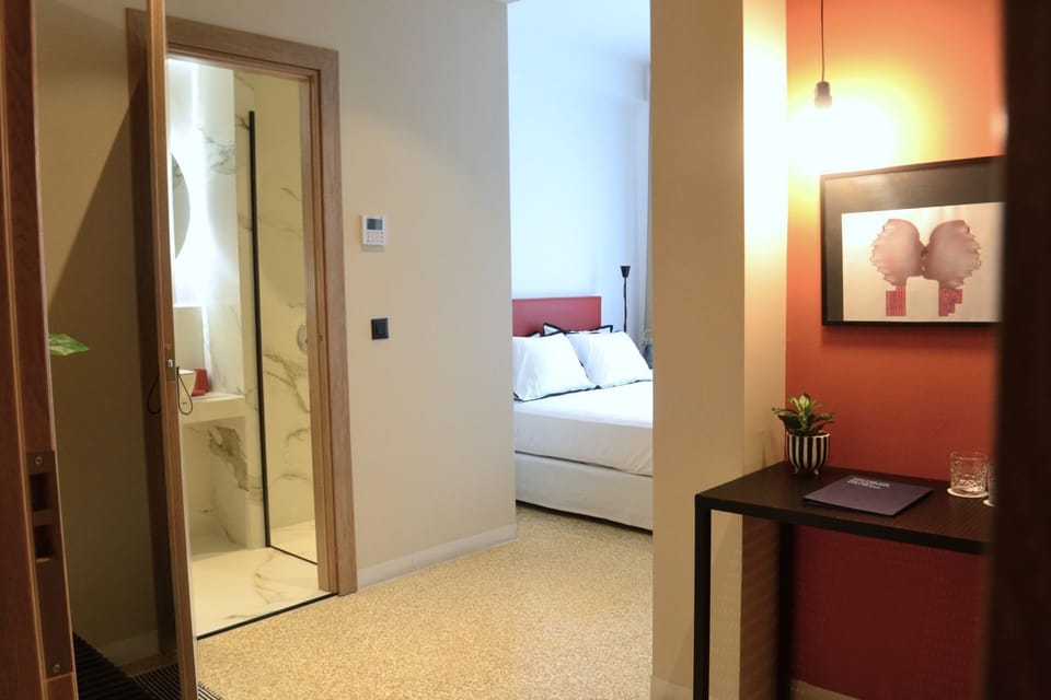 Deluxe Room, City View | Desk, WiFi (free), bed sheets