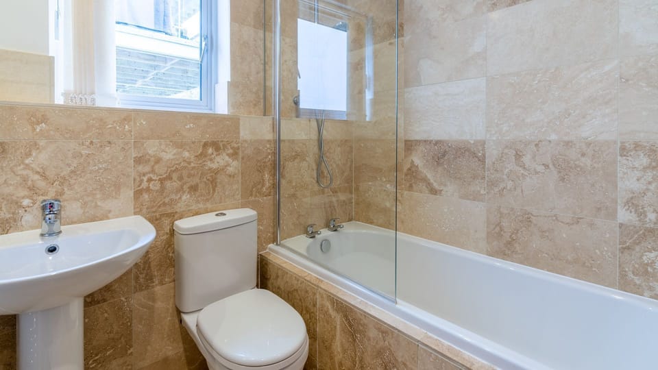 Bathroom, Muntjac Lodge, Bolthole Retreats
