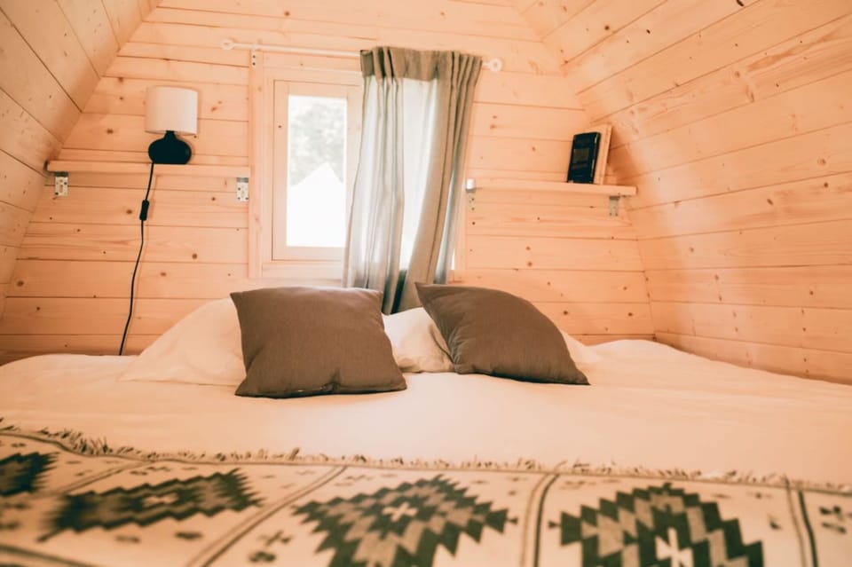 Deluxe Cabin | Free WiFi, bed sheets