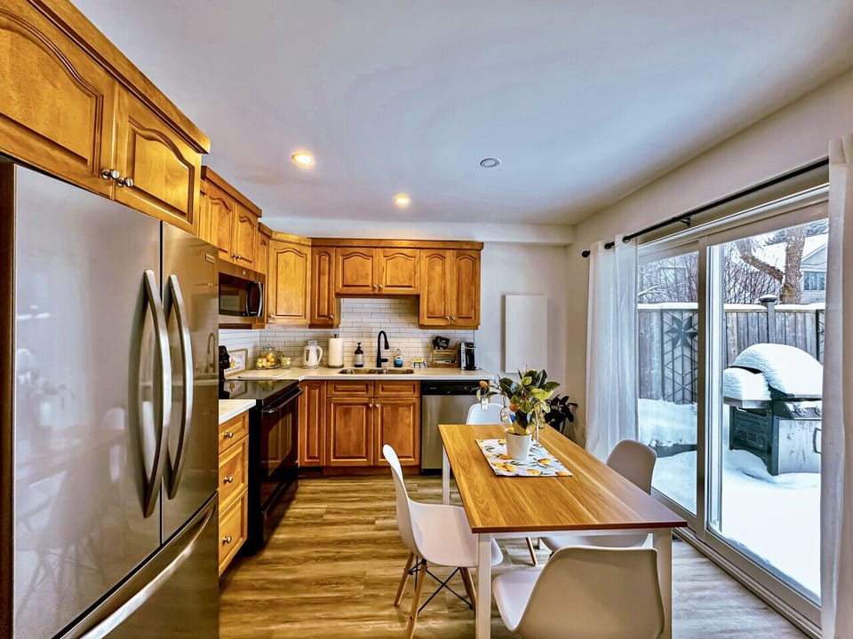 Kitchen /Eating area with access to patio and natural gas bbq