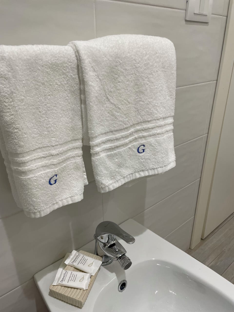 Basic Triple Room, Multiple Beds | Bathroom | Shower, rainfall showerhead, free toiletries, hair dryer