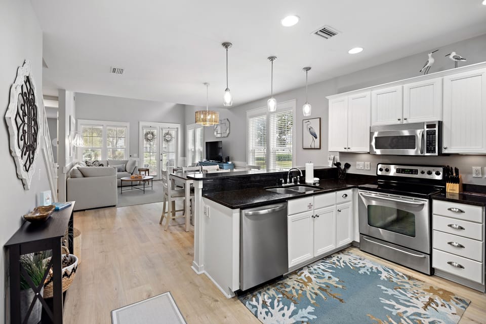 House, 3 Bedrooms | Private kitchen | Coffee/tea maker, fridge, oven, toaster