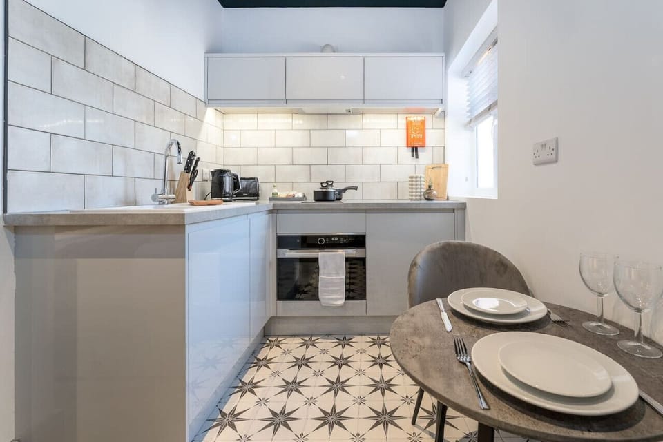 Well-equipped kitchen in the studio apartment