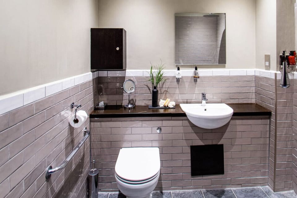 Ensuite wet room/shower