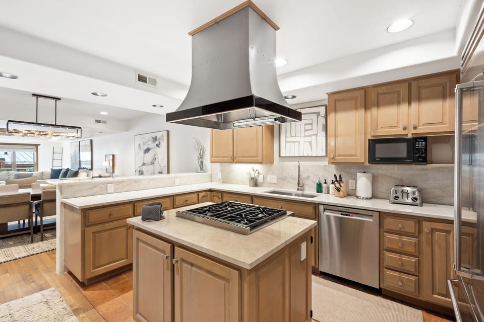 3.30-heritage-penthouse-telluride-kitchen