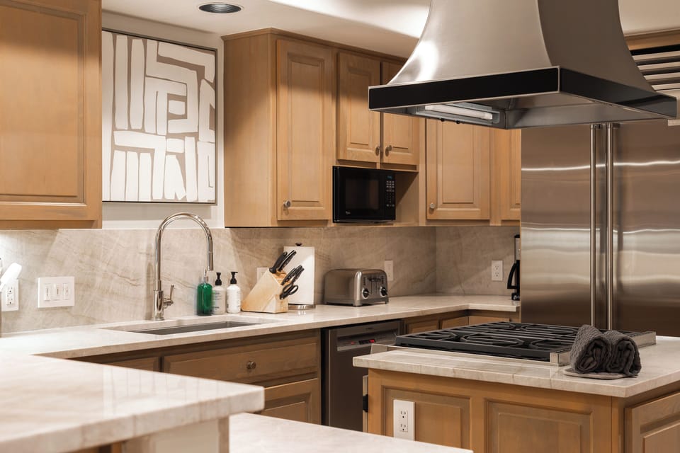 3.60-heritage-penthouse-telluride-kitchen