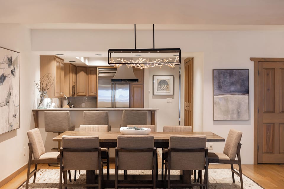 3.12-heritage-penthouse-telluride-dining-room