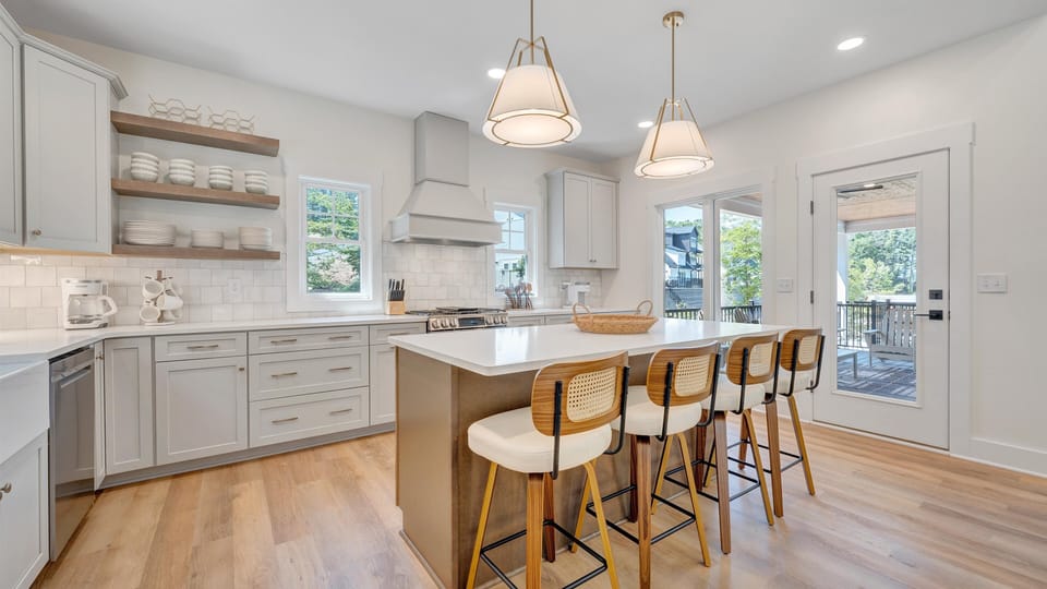 Stocked Gourmet Kitchen (2)