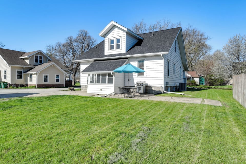 Unfenced Yard | Gas Grill | Outdoor Dining