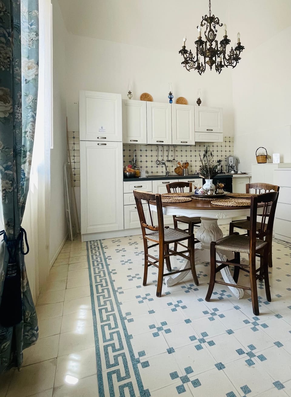 Full-size fridge, oven, stovetop, espresso maker