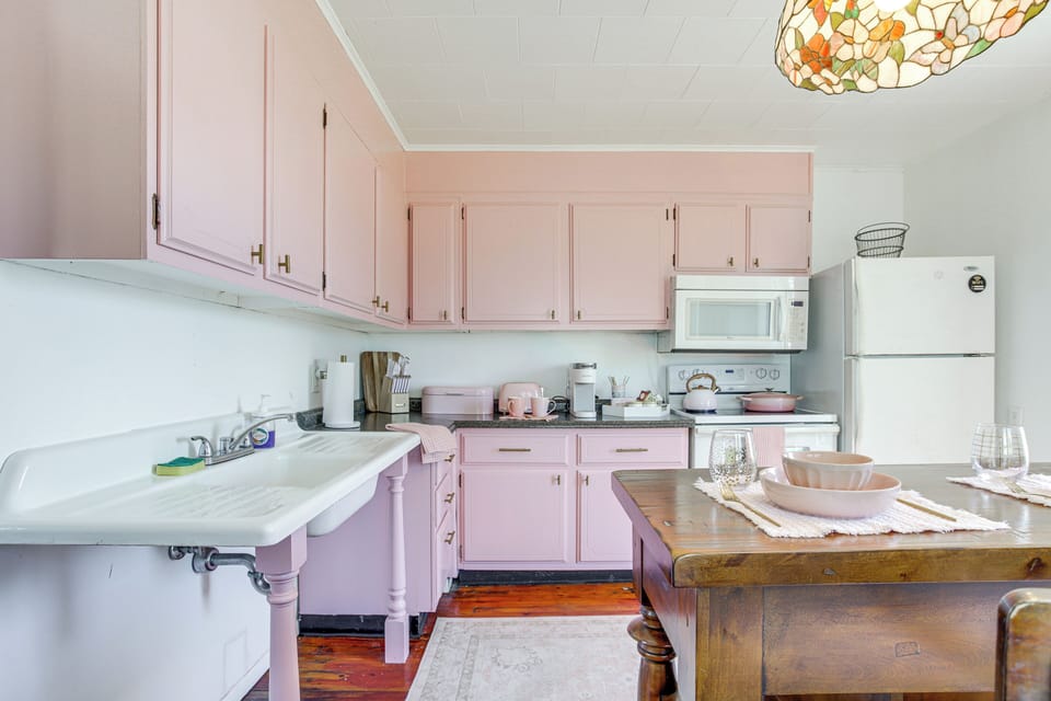 Kitchen | Keurig Coffee Maker | Toaster | Blender
