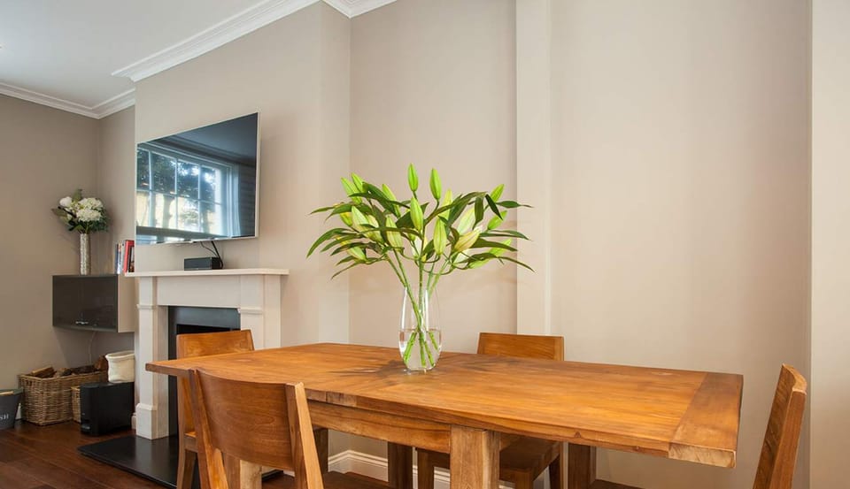House | 2 bedrooms, desk, Internet