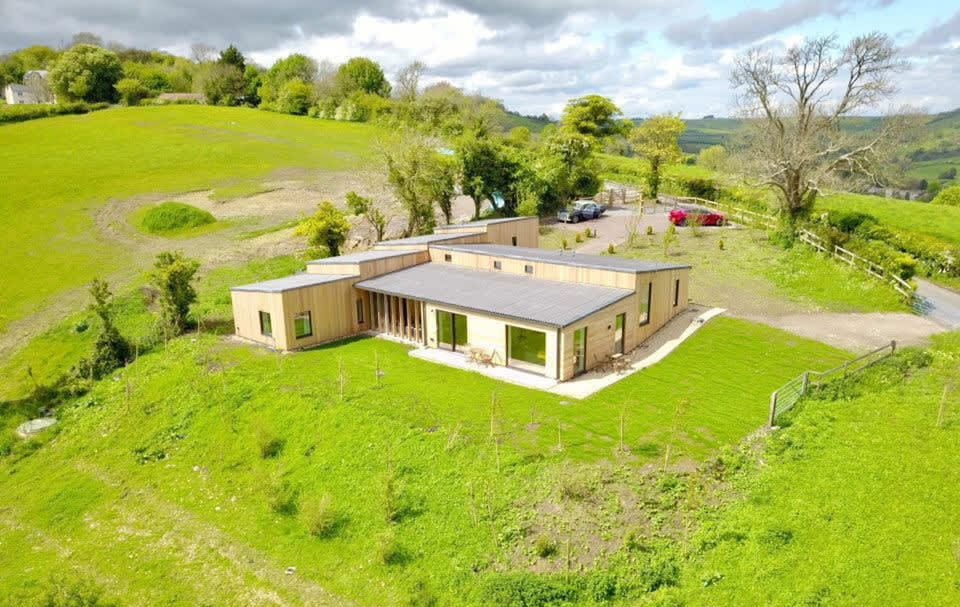 House | 5 bedrooms, iron/ironing board, Internet