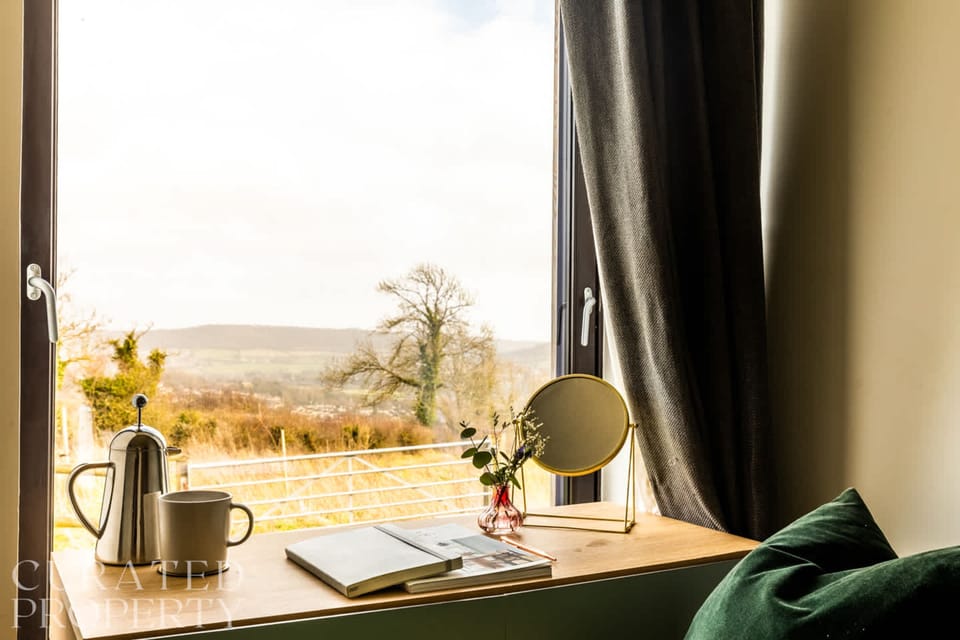 House | 5 bedrooms, iron/ironing board, Internet