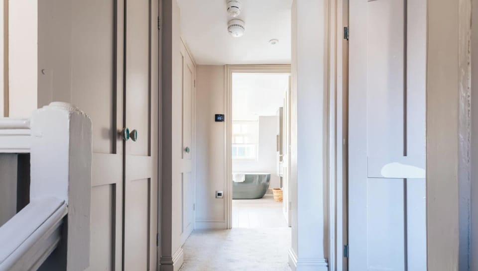 House | 2 bedrooms, desk, iron/ironing board, Internet