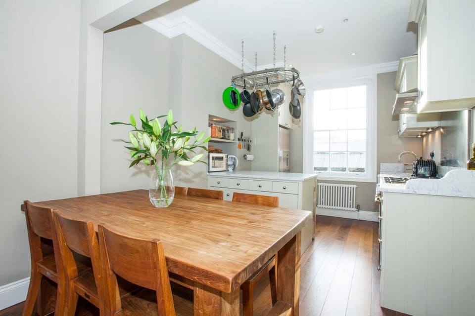 House | 2 bedrooms, desk, Internet