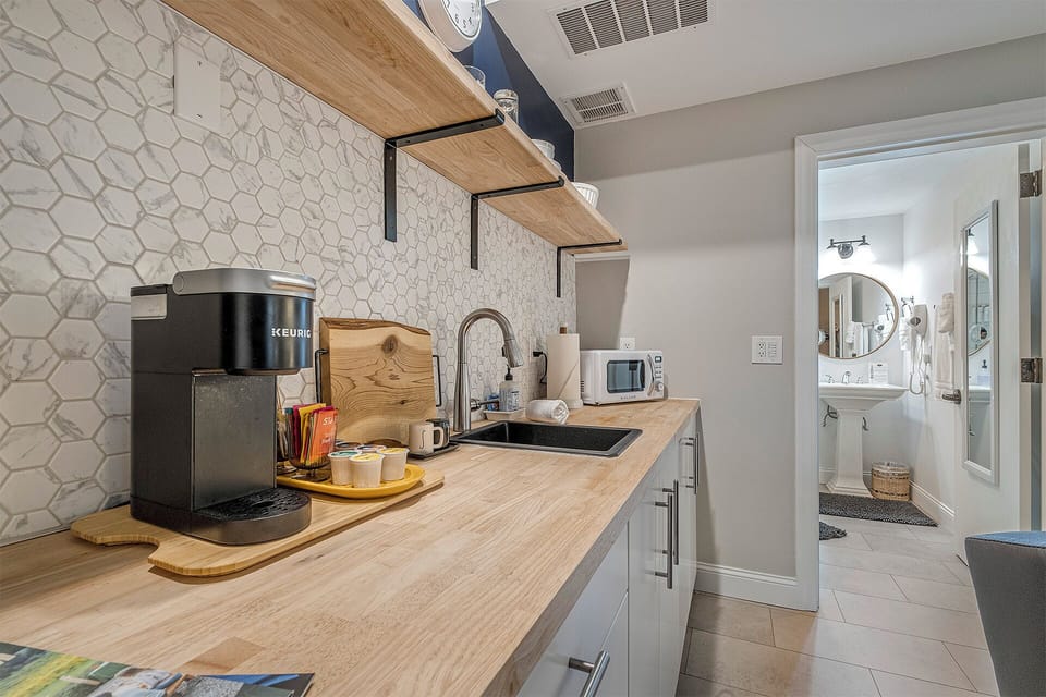 Signature Courtyard King (Pet Friendly) | Private kitchen | Mini-fridge, microwave, coffee/tea maker, electric kettle