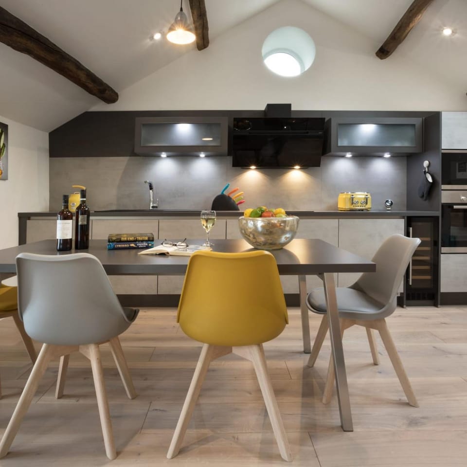 House | 2 bedrooms, desk, iron/ironing board, high-speed internet