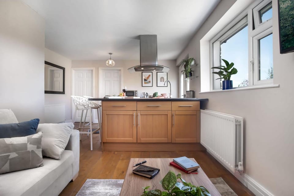 House | 1 bedroom, desk, iron/ironing board, Internet