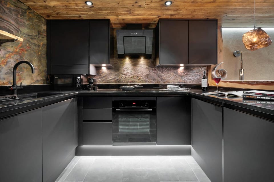 House | Private kitchen | Fridge, stovetop, electric kettle, toaster