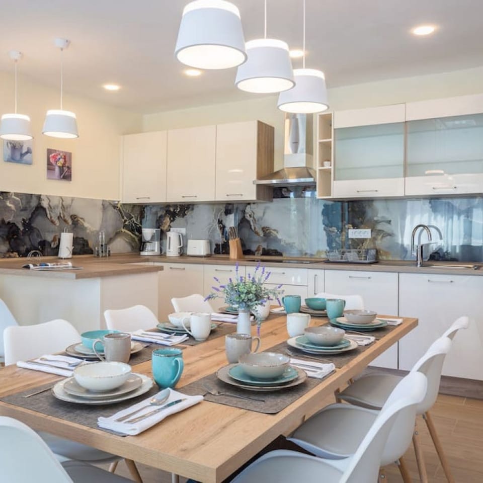 House, Smoking | 4 bedrooms, desk, soundproofing