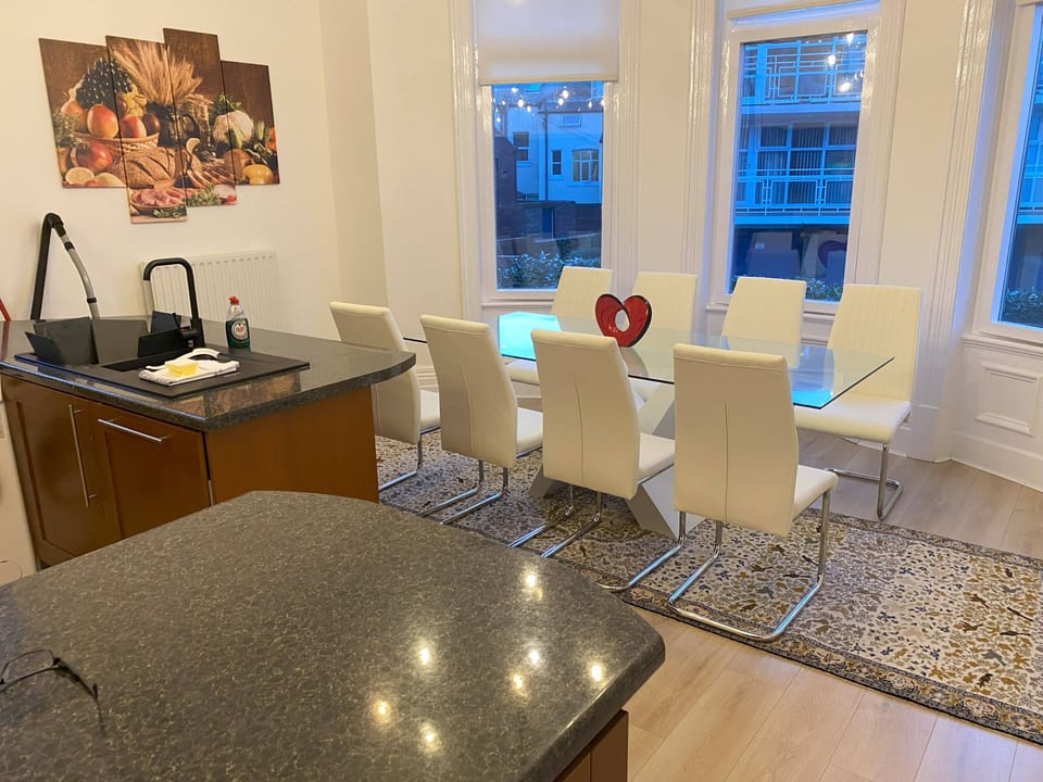 Dining kitchen