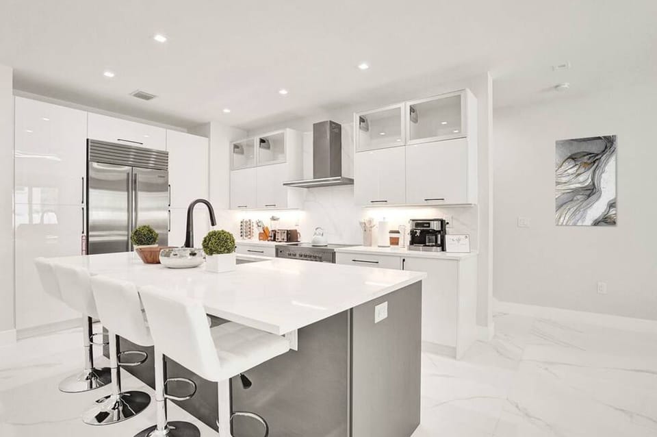 House | 4 bedrooms, desk, iron/ironing board, high-speed internet