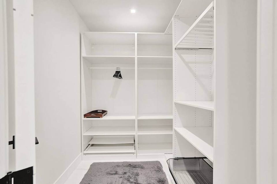 House | 4 bedrooms, desk, iron/ironing board, high-speed internet