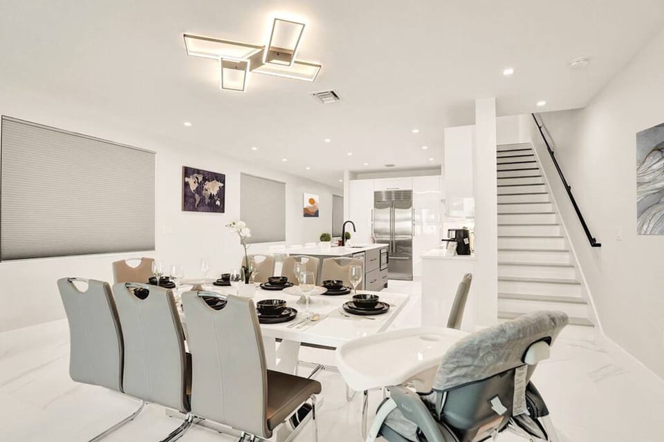 House | 4 bedrooms, desk, iron/ironing board, high-speed internet