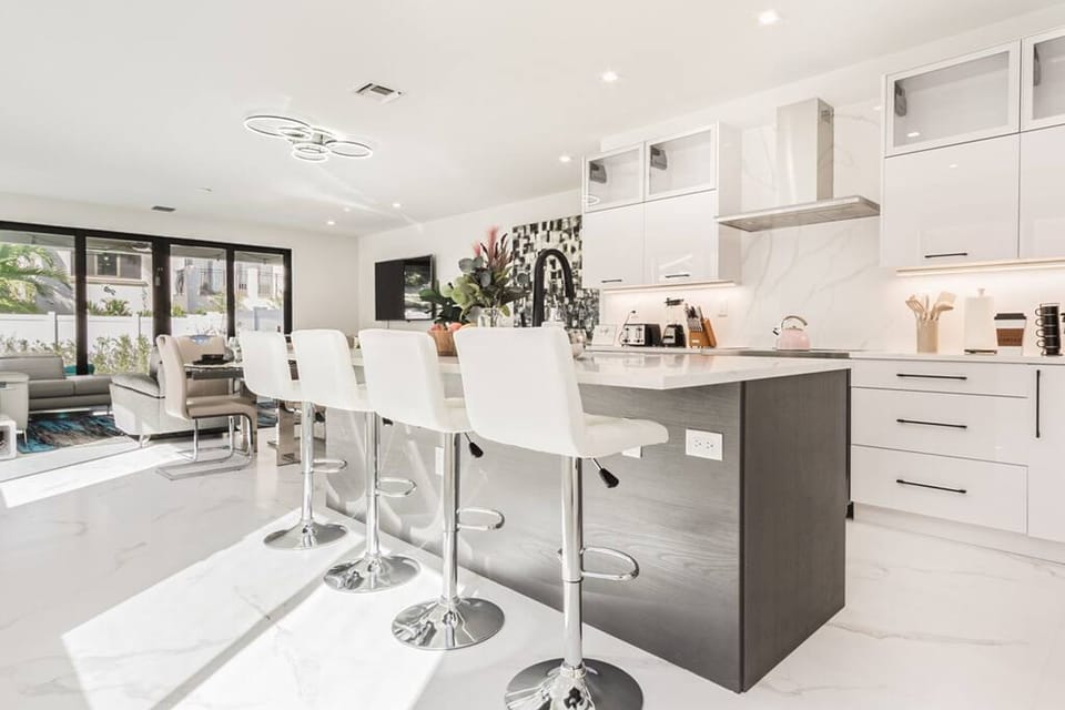 House | 4 bedrooms, desk, iron/ironing board, high-speed internet