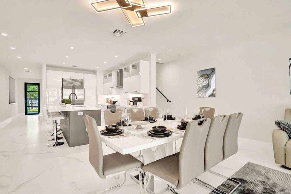 House | 4 bedrooms, desk, iron/ironing board, high-speed internet