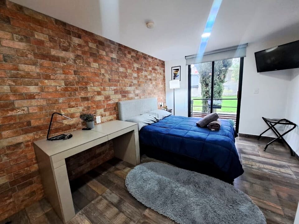 Deluxe Room | Premium bedding, in-room safe, desk, laptop workspace