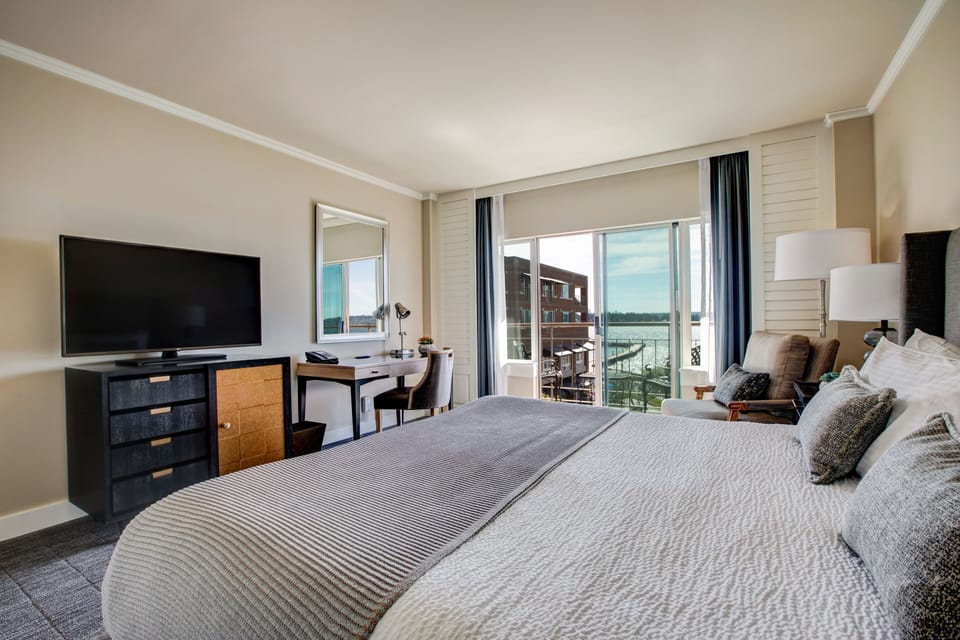 Room, 1 King Bed, Balcony (Lakefront) | Egyptian cotton sheets, premium bedding, down comforters, pillowtop beds