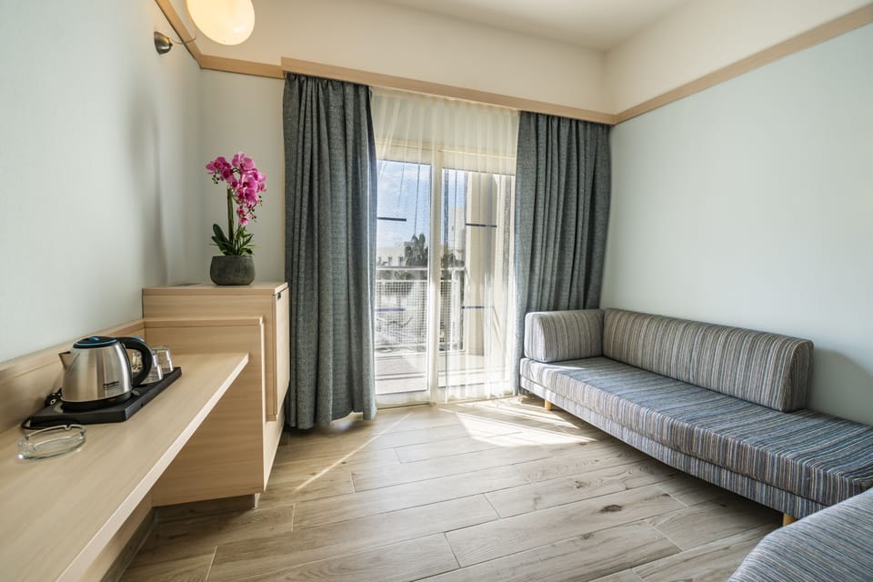 Superior Room, Pool View | Premium bedding, free minibar, in-room safe, blackout drapes