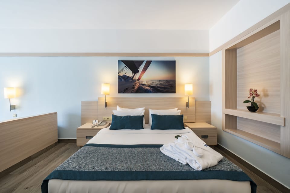 Superior Room, Pool View | Premium bedding, free minibar, in-room safe, blackout drapes