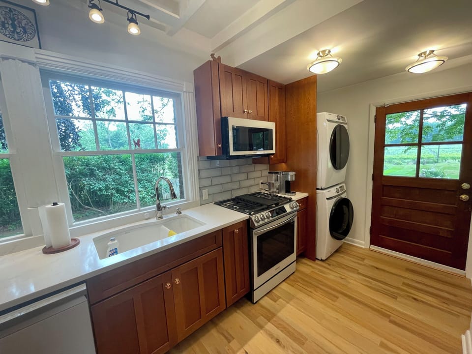 Stunning views, 42" cabinets, quarter-sawn oak cabinets, beamed ceiling+++