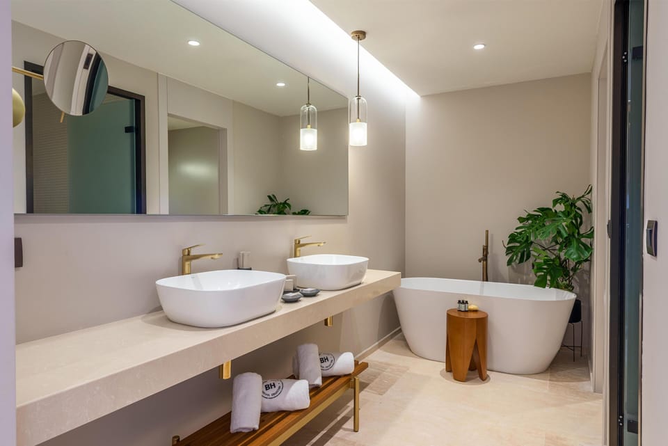 Grand Suite, 1 King Bed, Private Pool | Bathroom | Shower, free toiletries, hair dryer, bathrobes