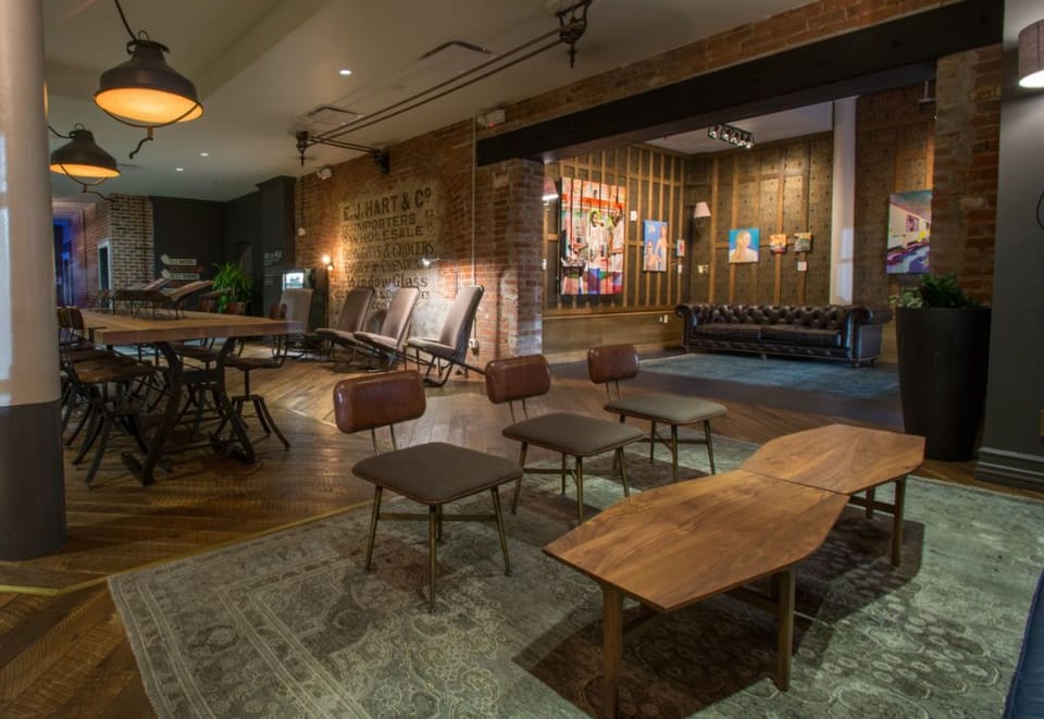 Communal vibe in the lounge area, ideal for relaxation and socializing.