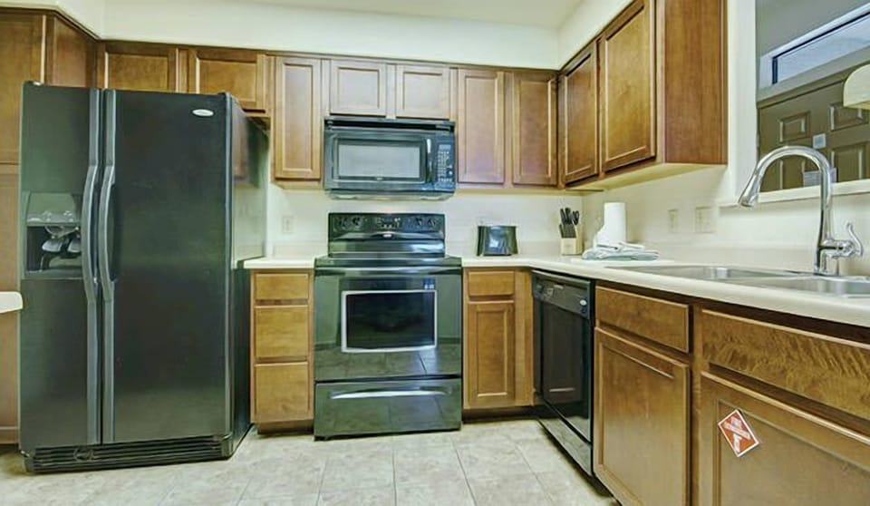 wbw-phoenix-one-bedroom-kitchen-664x386_enhanced(1)