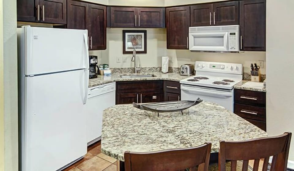 pinetop-two-bedroom-kitchen-1-664x386_enhanced