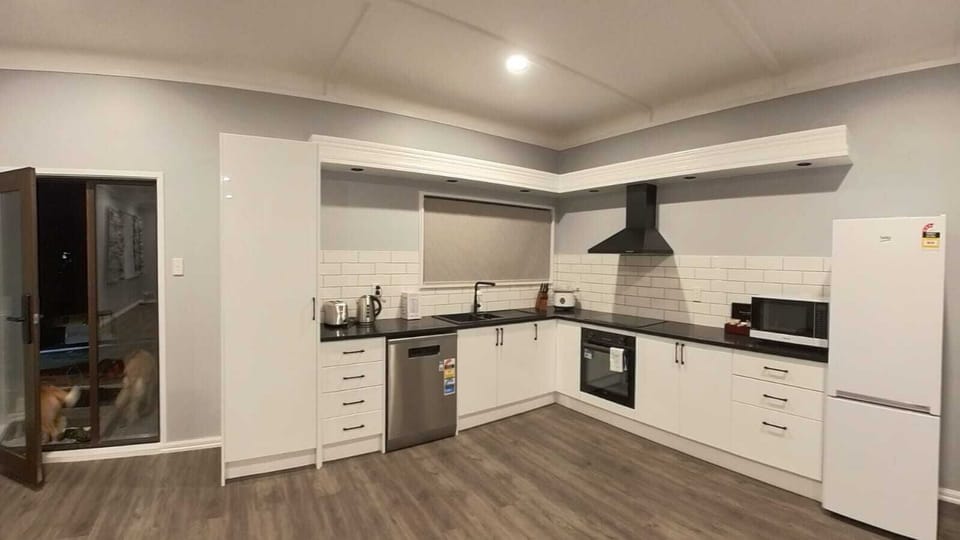 Cottage, 3 Bedrooms, Garden View | Private kitchen