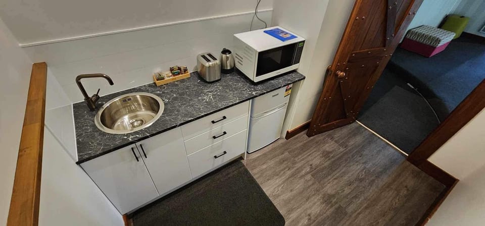 Grand Apartment, 1 Bedroom, Garden View | Private kitchen
