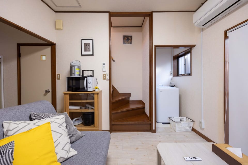 Basic Apartment | Living area