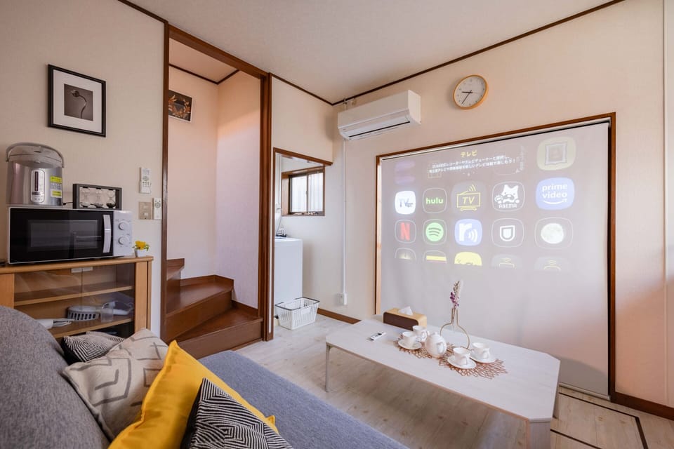 Basic Apartment | Living area