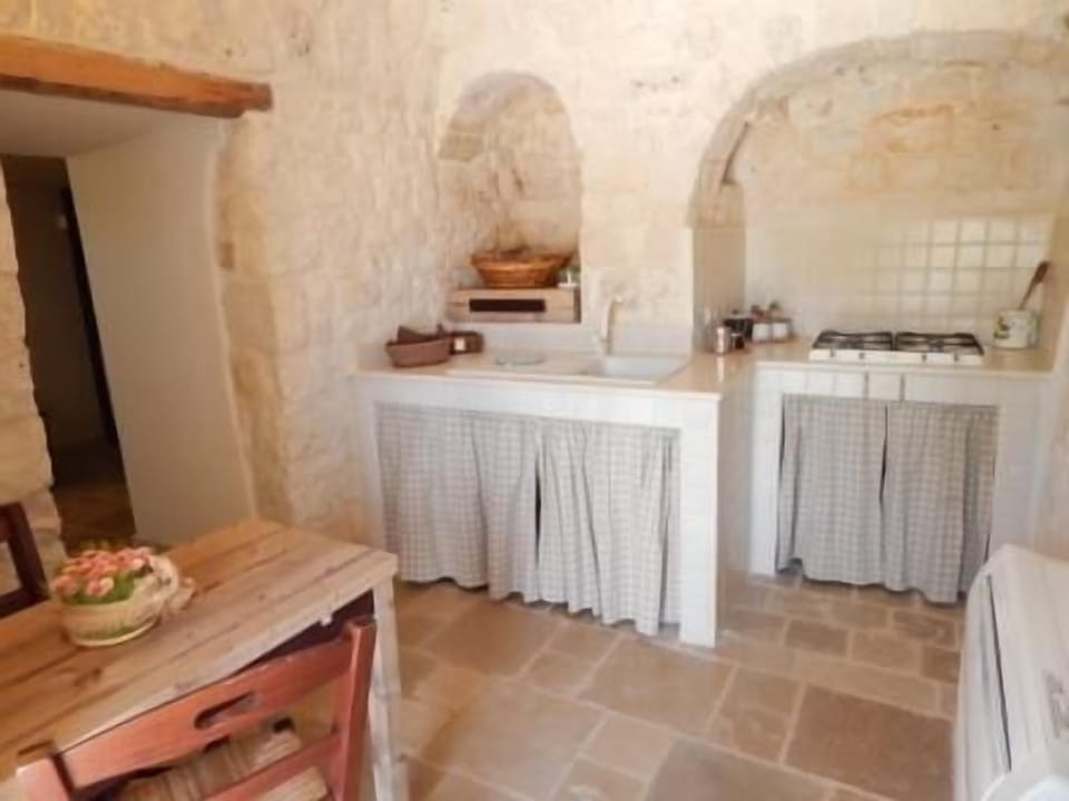 Exclusive House (Trullo 13km Strada C. Giampietro) | Private kitchenette | Fridge, stovetop, coffee/tea maker, electric kettle