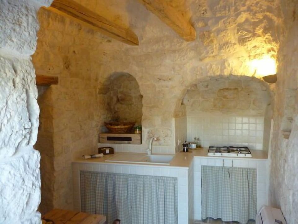Exclusive House (Trullo 13km Strada C. Giampietro) | Private kitchen | Fridge, stovetop, coffee/tea maker, electric kettle