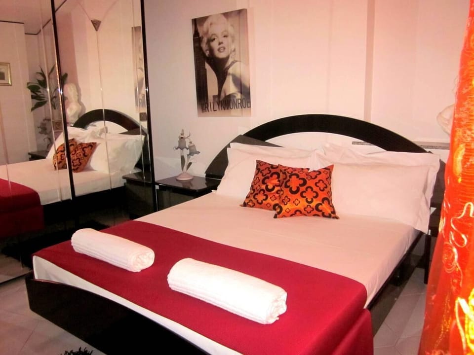 Double or Twin Room, Private Bathroom | Hypo-allergenic bedding, down comforters, individually furnished