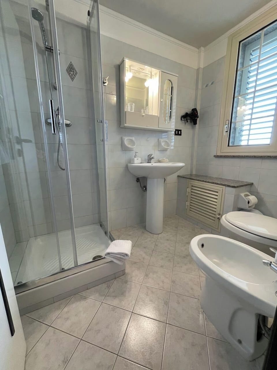 Double or Twin Room, Private Bathroom | Bathroom | Bidet, towels, soap, shampoo
